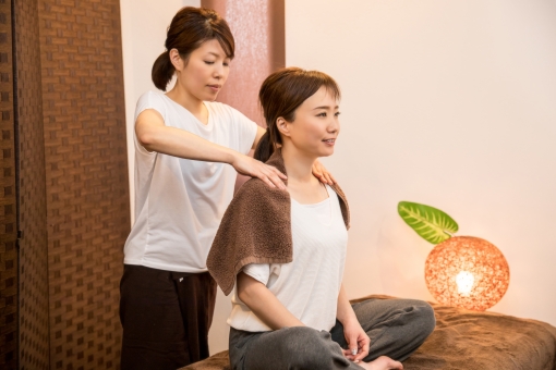 毎週火曜日はもみほぐし、足ツボ，ヘッドマッサージが得意なトモ先生が来店します❣️